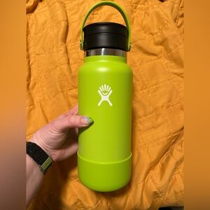 Hydro Flask 32oz Wide Mouth Bottle in Seagrass Green matching Flex Strap & Boot